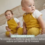 Dos bebé de 12 meses vestidos de amarillo