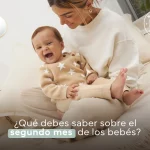 mamá con su bebé de 2 meses en la etapa de desarrollo