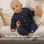 mamá con un bebé de 4 meses explorando su personalidad
